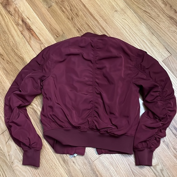 Divided H &M maroon jacket light puff zipper 2 pockets - Picture 7 of 10